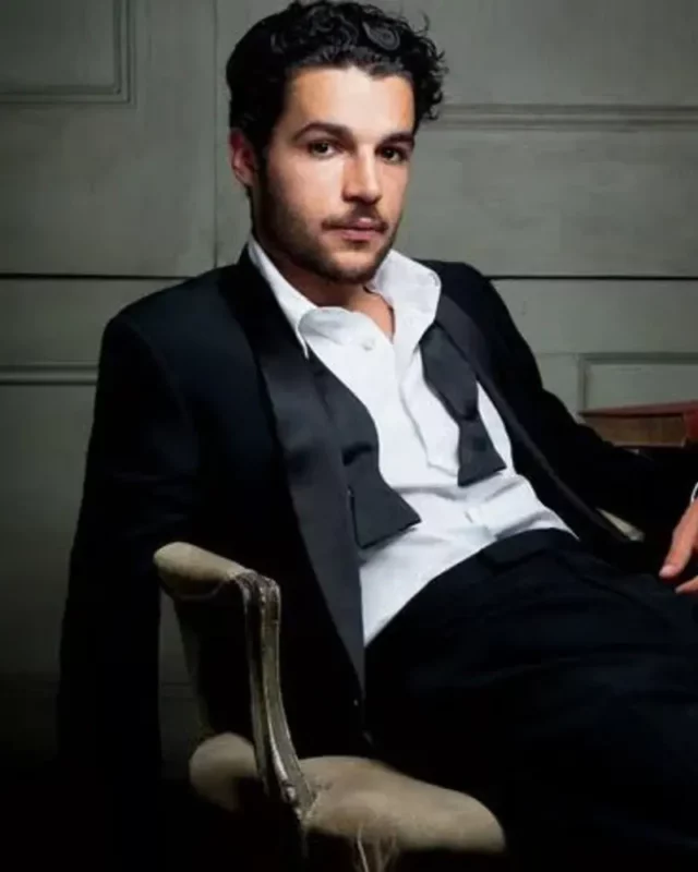 1732047128 89 Christopher Abbott Measurements Bio Heightweight Shoe Size.webp