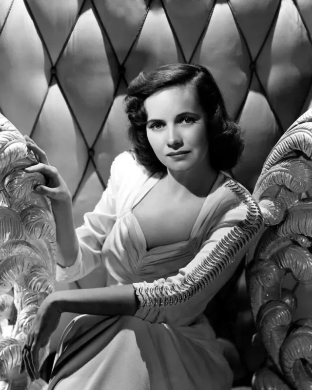 1732049749 752 Teresa Wright Measurements Bio Height Weight Shoe And Bra Size.webp