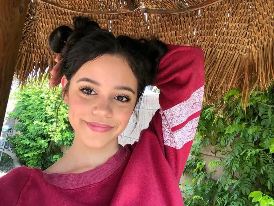 1732097286 289 Jenna Ortega Measurements Bio Heightweight Shoe And Bra Size.webp