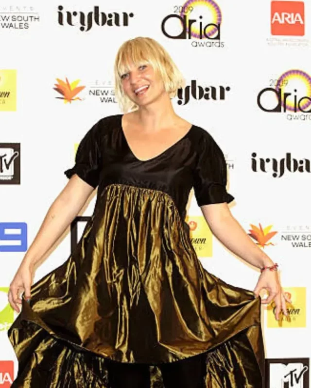 1732917066 242 Sia Furler Measurements bio height weight shoe and bra size.webp