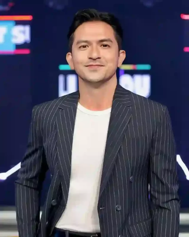 Dennis Trillo Measurements bio height weight shoe size.webp