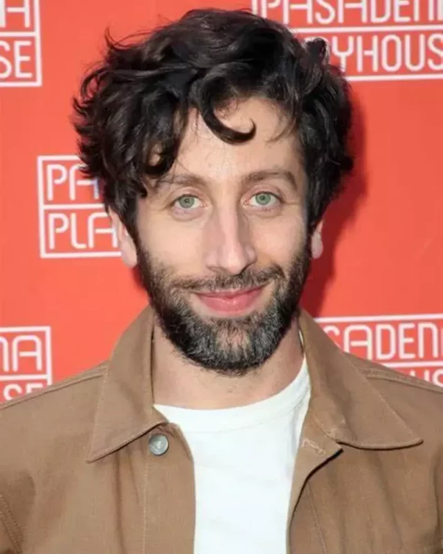 Simon Helberg Measurements Bio Heightweight Shoe Size.webp