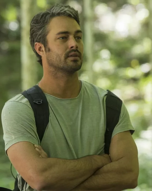 Taylor Kinney Measurements Bio Height Weight Shoe Size.webp